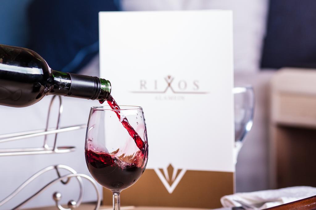 Rixos Alamein - Full Board Plus El Alamein Kültér fotó Wine being poured into a wine glass