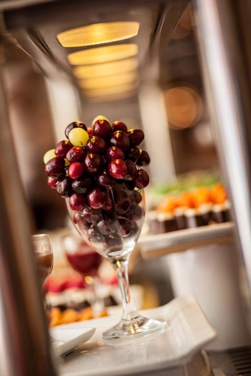 Rixos Alamein - Full Board Plus El Alamein Kültér fotó Grapes in a wine glass